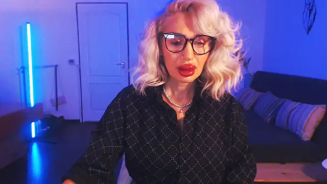 Snapshot of beauty_chl0e chatting on December 20, 2024, 8:12 pm beauty chl0e online show from December 20, 2024, 8:12 pm