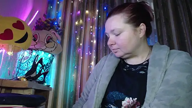 amorelara online show from May 18, 2026, 9:59 am