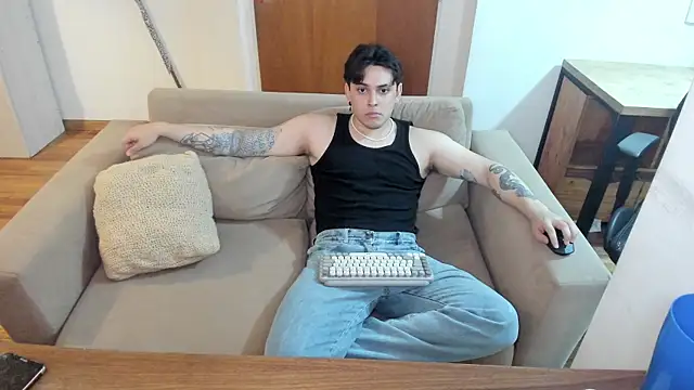 Snapshot of Markuss_b chatting on February 4, 2025, 2:17 am Markuss b online show from February 4, 2025, 2:17 am
