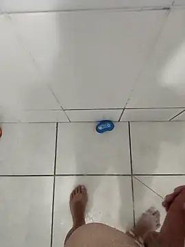 Snapshot of Amauri95 chatting on January 13, 2026, 10:15 pm Amauri95 online show from January 13, 2026, 10:15 pm