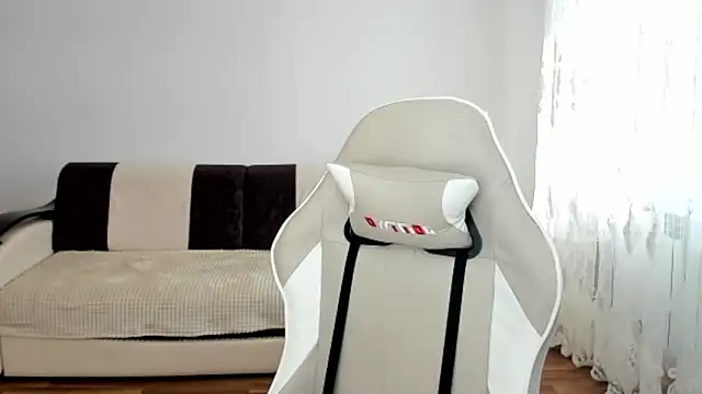 StellaDavis online show from March 28, 2026, 10:04 am