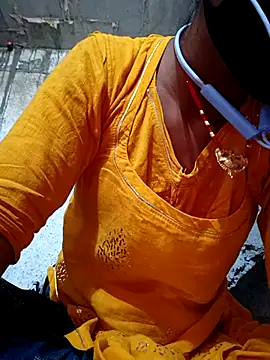 Snapshot of Anushka_Ji chatting on February 19, 2025, 3:28 am Anushka Ji online show from February 19, 2025, 3:28 am