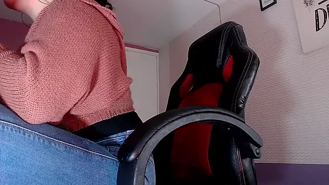 Lina23  online show from April 17, 2026, 1:47 pm