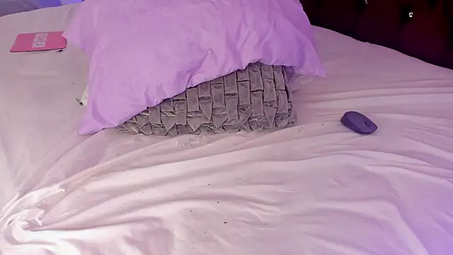 LindaRey  online show from January 8, 2026, 10:28 am