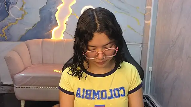 victoria castillo b online show from March 26, 2026, 12:44 pm