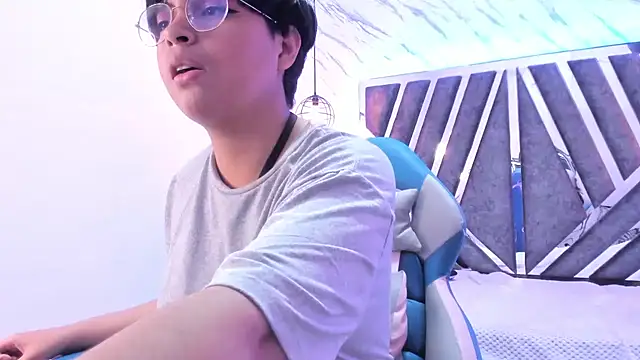 Emmapark  online show from February 9, 2025, 12:39 am