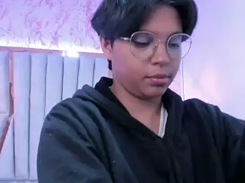 Emmapark  online show from February 20, 2025, 6:46 pm