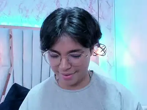 Emmapark  online show from February 24, 2025, 9:41 pm