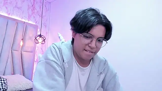 Emmapark  online show from March 11, 2025, 7:25 pm