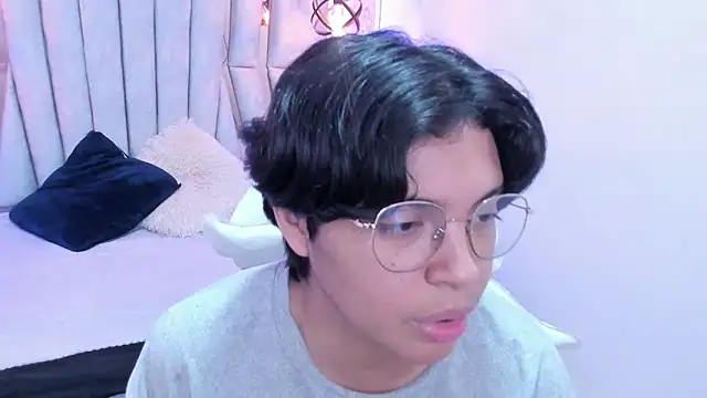 Emmapark  online show from March 19, 2025, 2:46 pm