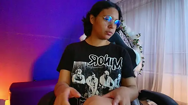 Emmapark  online show from March 22, 2026, 7:28 pm