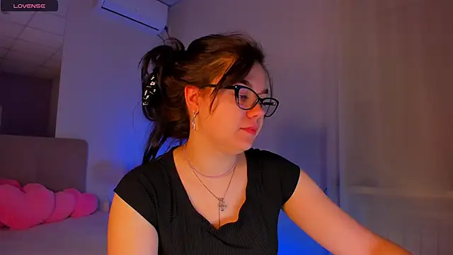 Snapshot of SelenaaSky chatting on December 8, 2024, 1:58 pm SelenaaSky online show from December 8, 2024, 1:58 pm