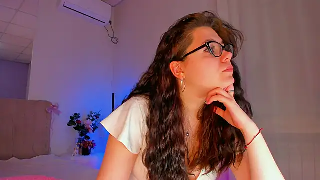 Snapshot of SelenaaSky chatting on January 17, 2025, 4:36 pm SelenaaSky online show from January 17, 2025, 4:36 pm