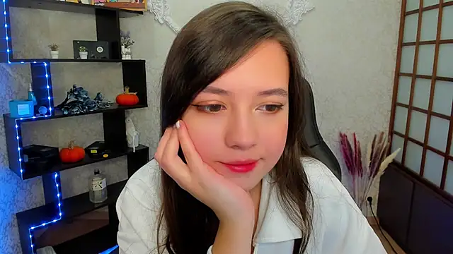 Lina Brownie online show from December 6, 2024, 2:13 am