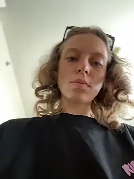 Snapshot of RinaMood chatting on February 26, 2026, 3:49 am RinaMood online show from February 26, 2026, 3:49 am