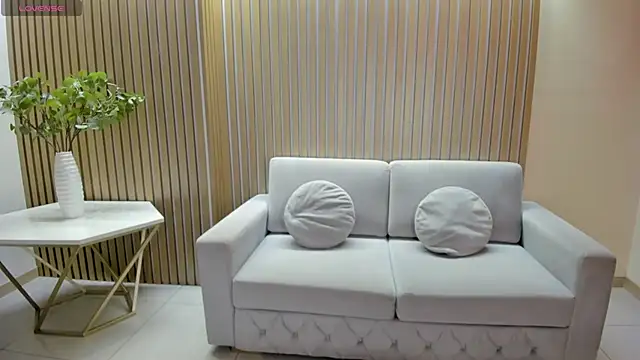 Snapshot of CharlotteCox_ chatting on May 28, 2026, 2:20 am CharlotteCox online show from May 28, 2026, 2:20 am