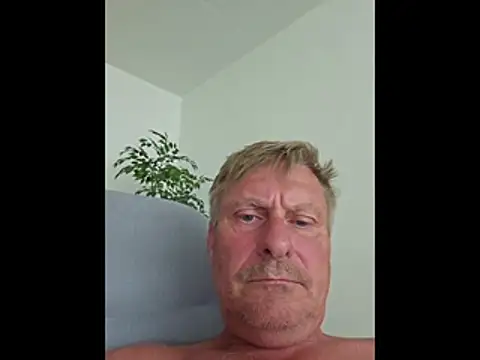 johnnym1 online show from July 3, 2026, 1:17 pm