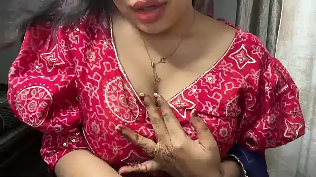 Snapshot of Spice-Summi chatting on March 2, 2025, 2:10 pm Spice-Summi online show from March 2, 2025, 2:10 pm