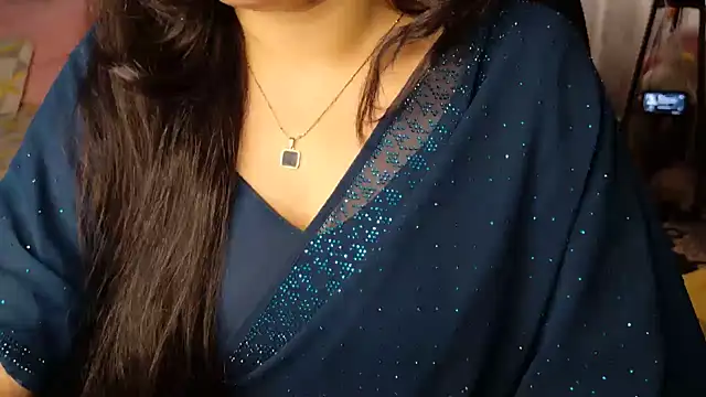 Snapshot of Spice-Summi chatting on July 10, 2026, 7:27 pm Spice-Summi online show from July 10, 2026, 7:27 pm