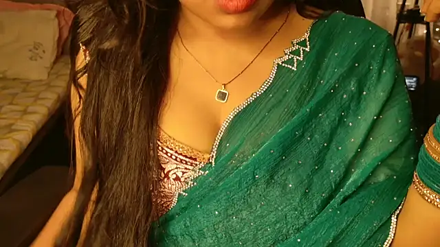 Snapshot of Spice-Summi chatting on July 14, 2026, 6:35 pm Spice-Summi online show from July 14, 2026, 6:35 pm