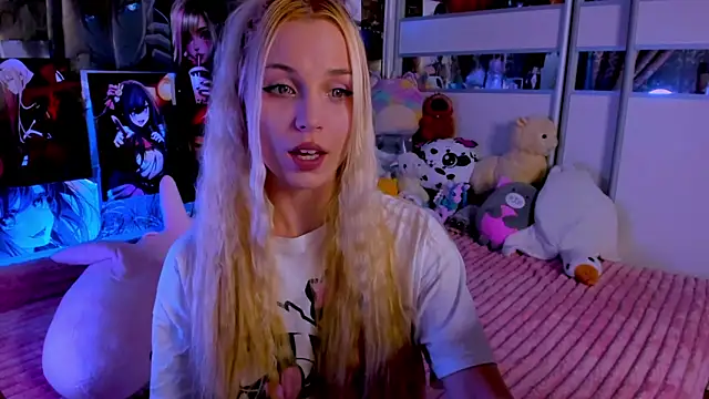 Snapshot of Cute__Pony chatting on September 23, 2025, 8:23 pm Cute  Pony online show from September 23, 2025, 8:23 pm