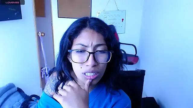 sofia rosse4 online show from February 5, 2026, 7:07 pm