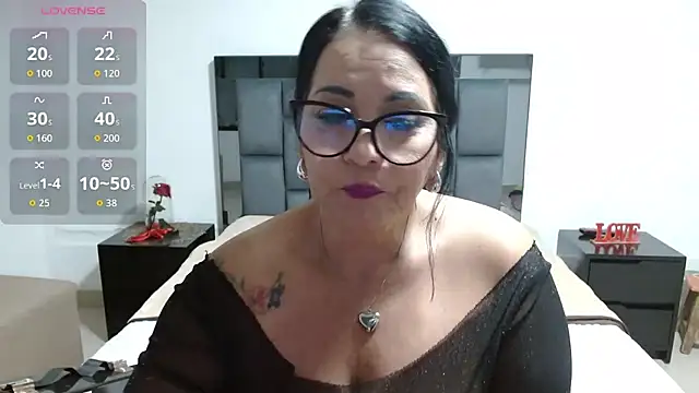 Snapshot of lindaesmeralda chatting on July 14, 2026, 11:05 am lindaesmeralda online show from July 14, 2026, 11:05 am