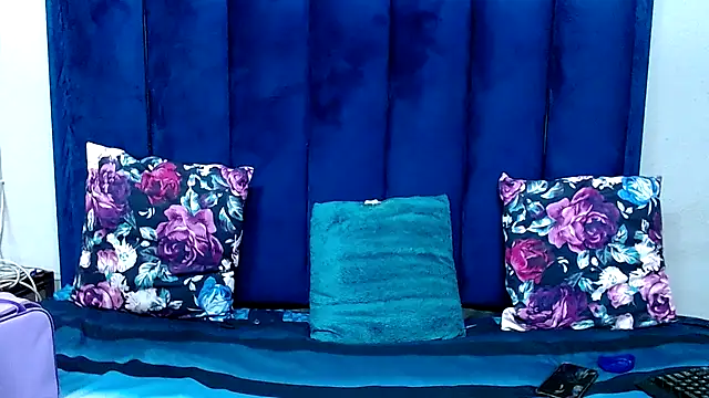 HotSmallTits online show from April 14, 2026, 6:58 pm