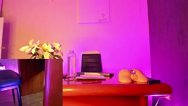 CharlotteScotte online show from March 21, 2025, 11:55 am