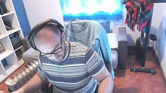 ravingr4d4 online show from March 12, 2025, 12:15 pm