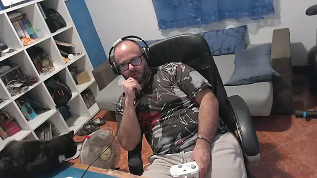 ravingr4d4 online show from September 23, 2025, 8:45 pm