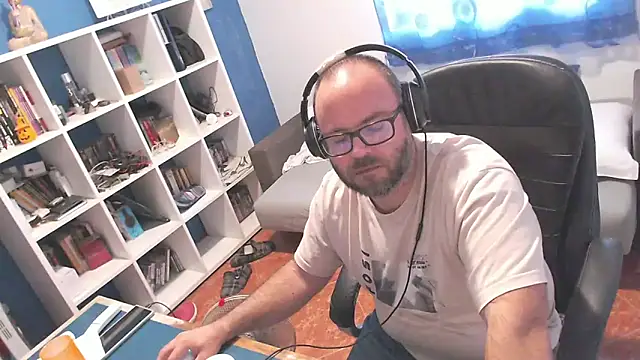 ravingr4d4 online show from September 30, 2025, 1:05 pm