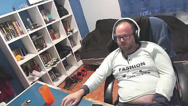 ravingr4d4 online show from November 13, 2025, 11:36 pm