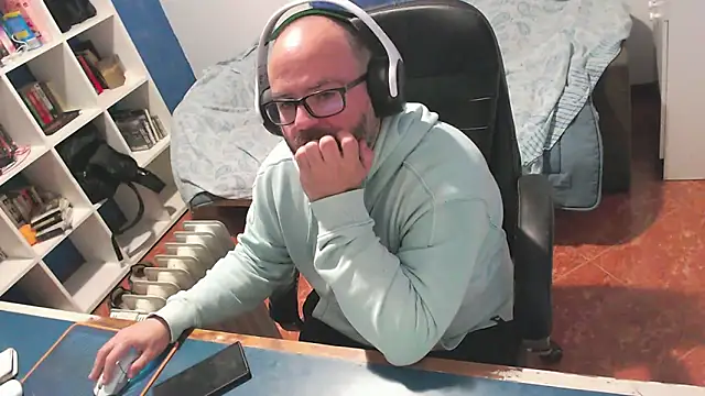 ravingr4d4 online show from March 16, 2026, 9:41 pm