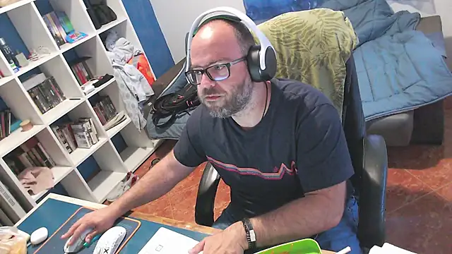 ravingr4d4 online show from May 18, 2026, 1:28 pm