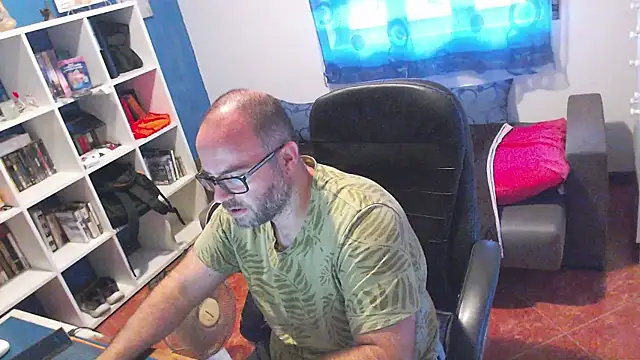 ravingr4d4 online show from June 30, 2026, 8:15 am