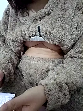 SweetGirl2k2 online show from November 13, 2025, 10:52 pm