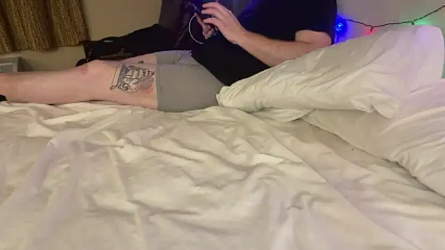 Tylerx9 online show from April 24, 2026, 1:13 pm