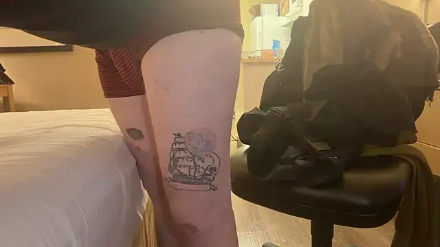 Tylerx9 online show from April 28, 2026, 10:09 am