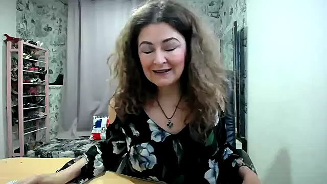Helen1974 online show from May 7, 2026, 1:55 am