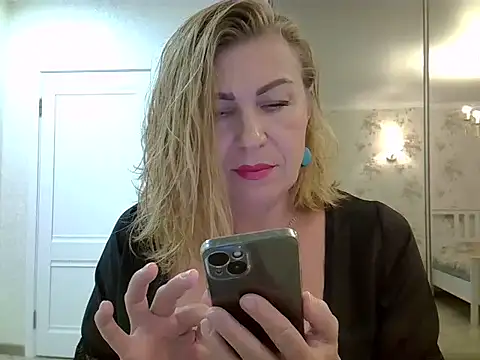 Alexandra-Rosee online show from February 4, 2025, 12:22 pm