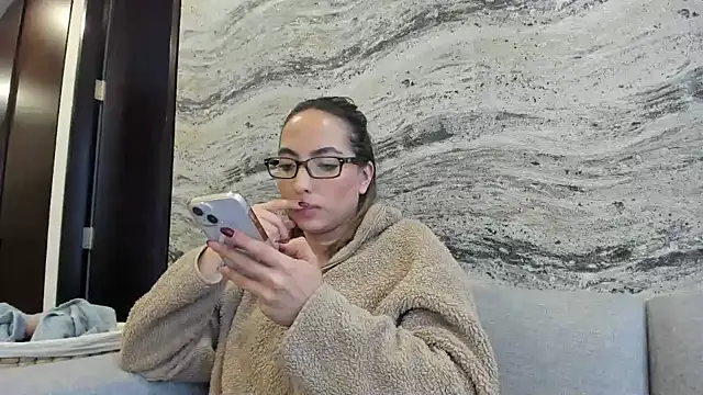 Snapshot of Sophi__a chatting on February 19, 2025, 11:04 pm Sophi a online show from February 19, 2025, 11:04 pm