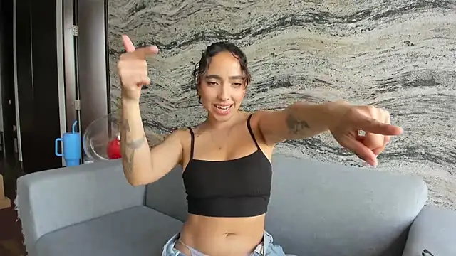 Snapshot of Sophi__a chatting on October 24, 2025, 8:27 pm Sophi a online show from October 24, 2025, 8:27 pm