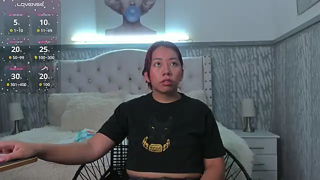 sexylaurita online show from April 15, 2026, 11:17 am