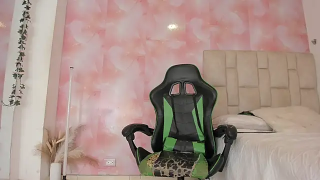 emily lean  online show from March 31, 2026, 3:19 am