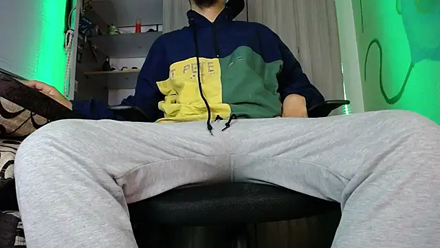 zacwatson  online show from December 28, 2024, 5:02 am