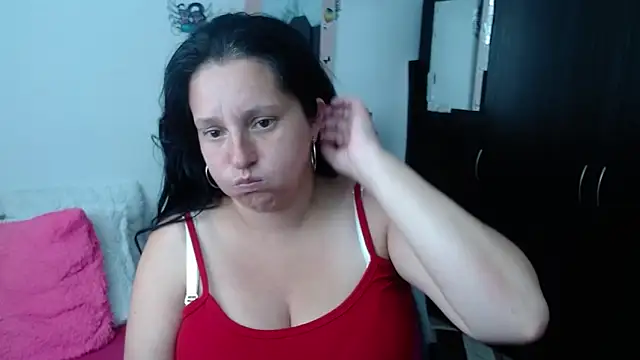 CristialJones  online show from October 2, 2025, 2:24 pm