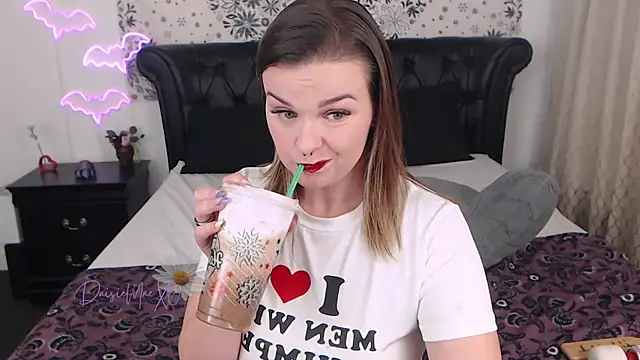 DaisieMaeXO online show from December 18, 2025, 11:00 pm