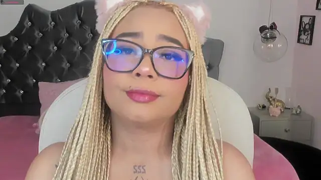 Snapshot of conny__curly chatting on May 19, 2026, 1:28 pm conny curly online show from May 19, 2026, 1:28 pm