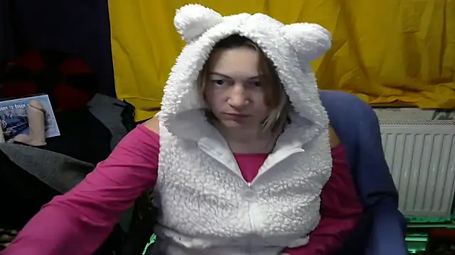 Snapshot of wLESLYMOSw chatting on December 17, 2024, 8:43 pm wLESLYMOSw online show from December 17, 2024, 8:43 pm